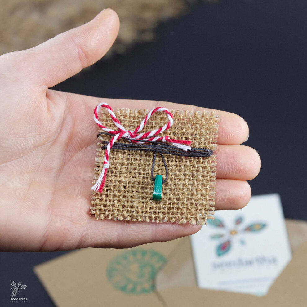 martisor malachit tinuti in mana