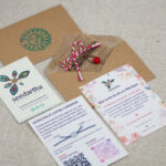 martisor handnmade cu pietre semipretioase in plic