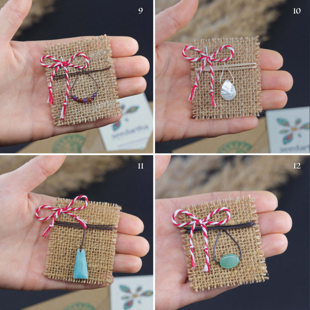 martisoare pietre semipretioase prezetate pe panza de iuta