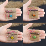 martisoare handmade prezentate in mana